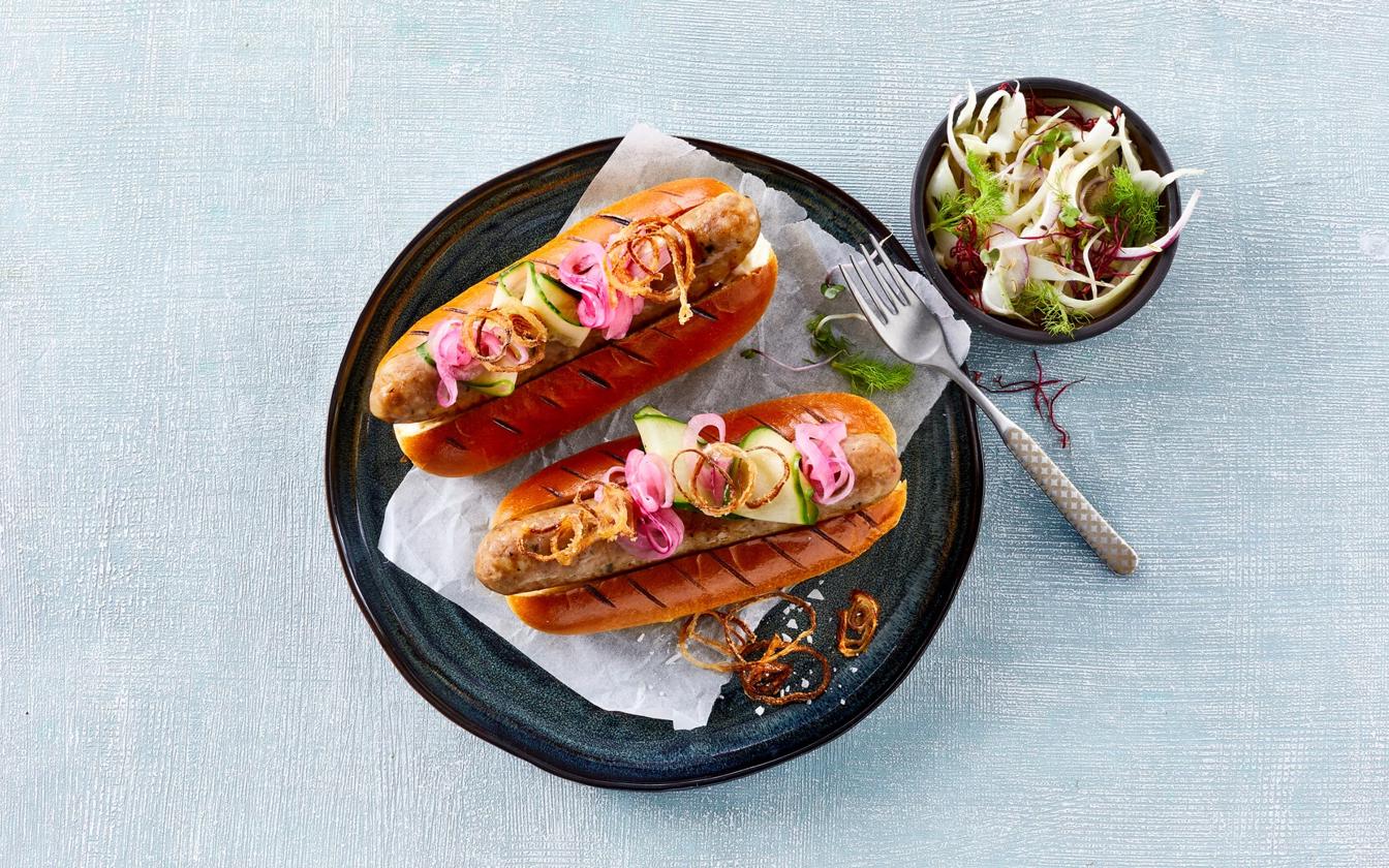Herregriller med grillet briochebrød og coleslaw på fennikel