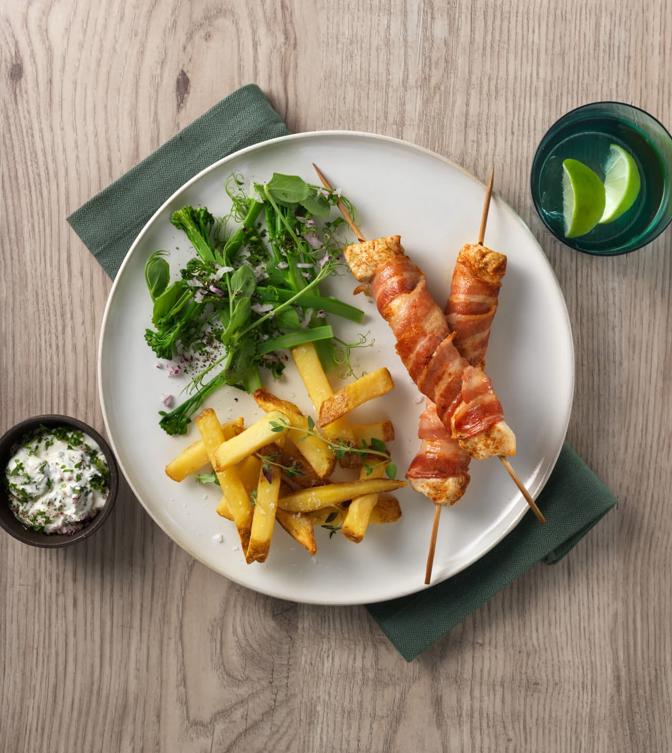 Højreb af kalvefilet med bacon serveret med spidskål - Danish Crown