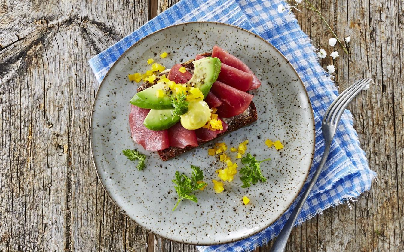 Røget mørbrad med avocado