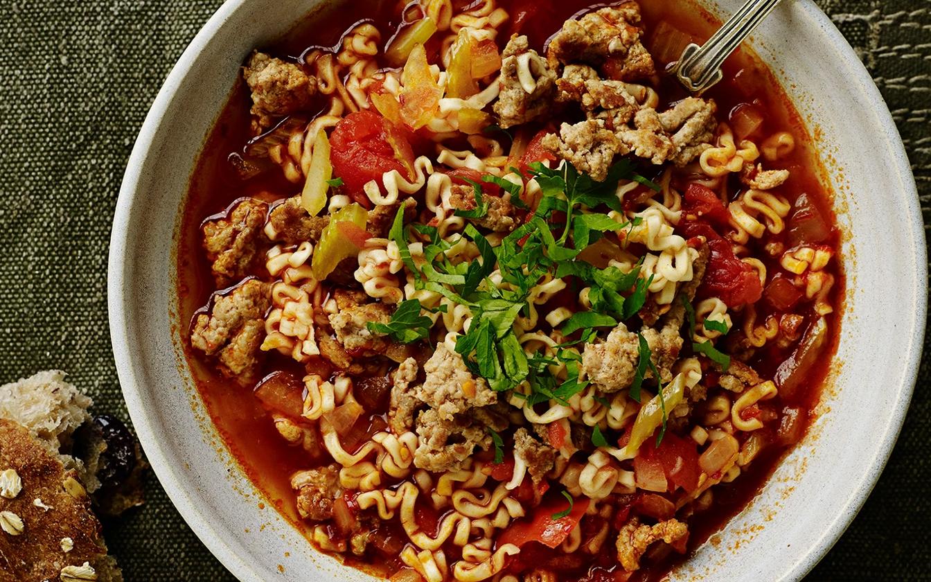 Stærk nudelsuppe med gris