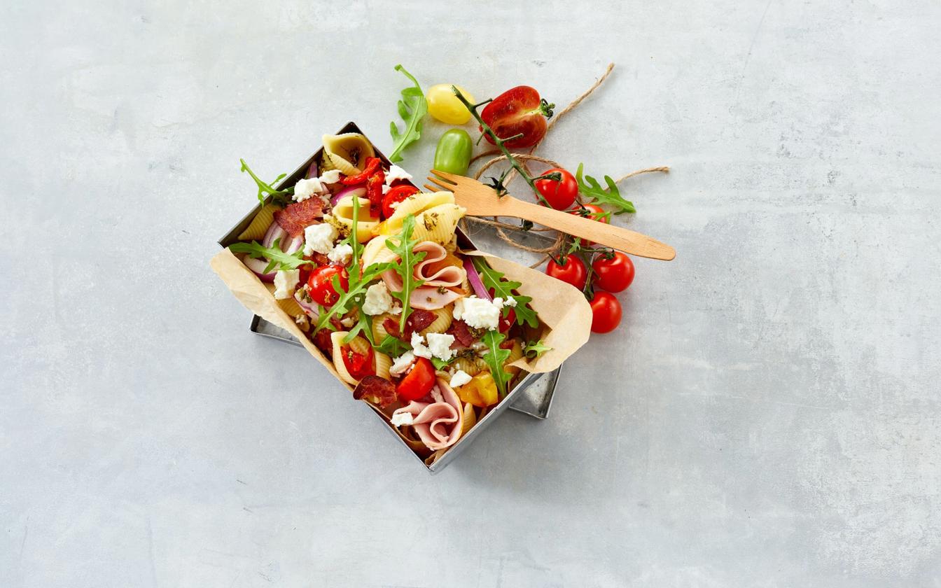 Pastasalat med hamburgerryg