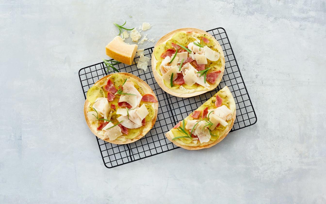 Tortillapizza med kylling og kalkunbacon