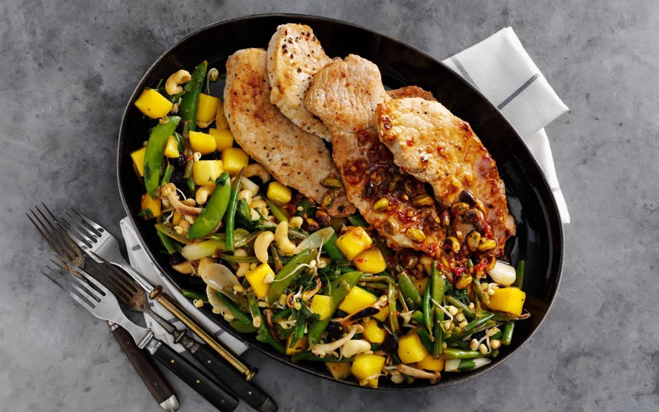 Schnitzel med bønnefrikassé og soya-ingefærmarinade