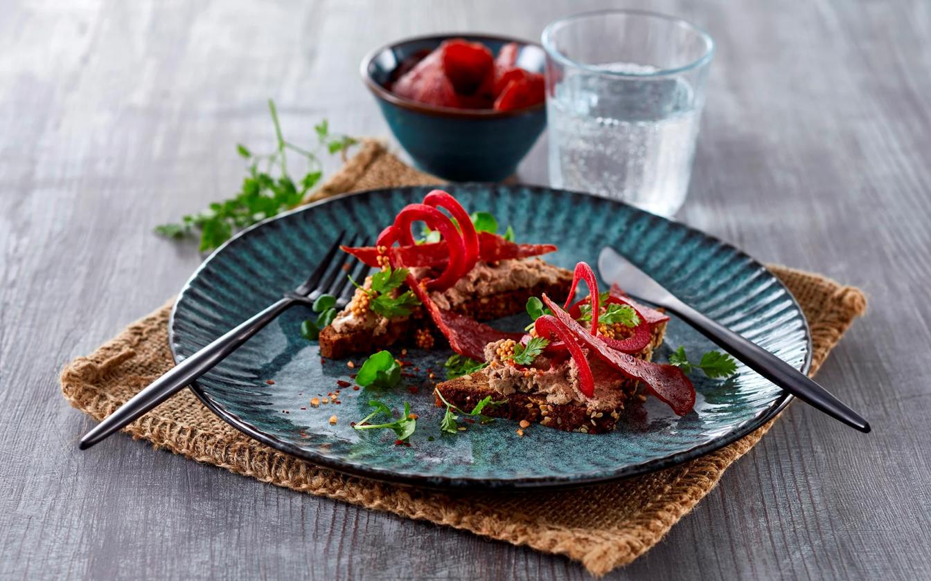 Smørrebrød med baconpostej og kalkunbacon