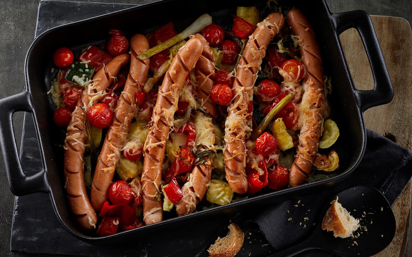 Efterårsfad med ostegratinerede pølser