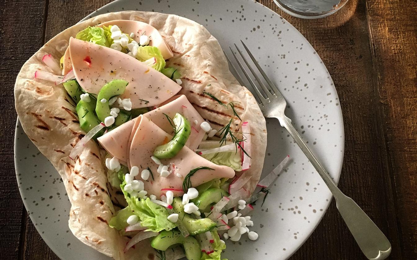 Veggie wrap med salat og hytteost